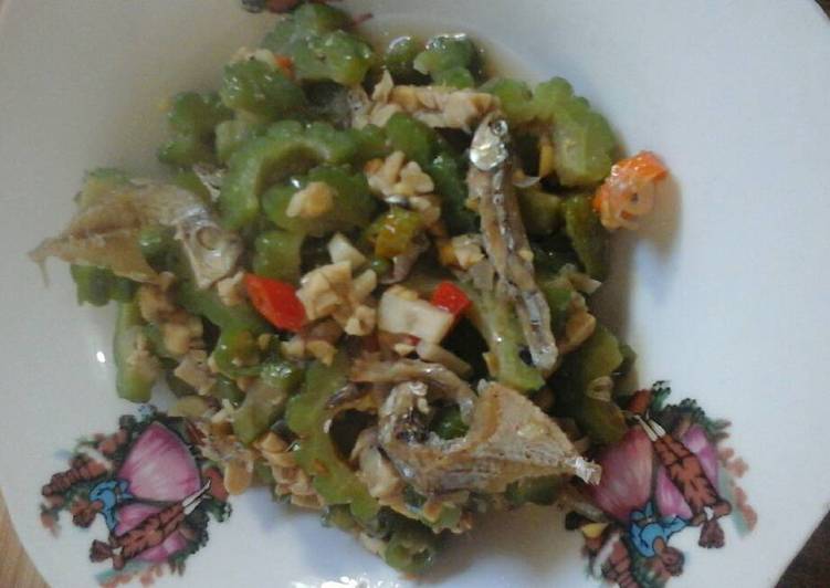 gambar untuk resep Oseng pare tempe ikan asin pedas