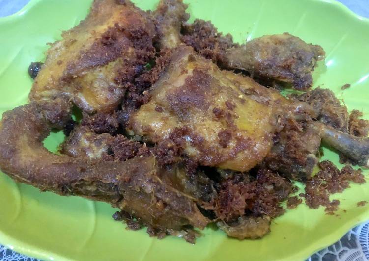 Ayam goreng lengkuas
