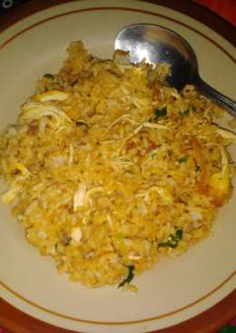 Nasi goreng ayam suwir aromatik