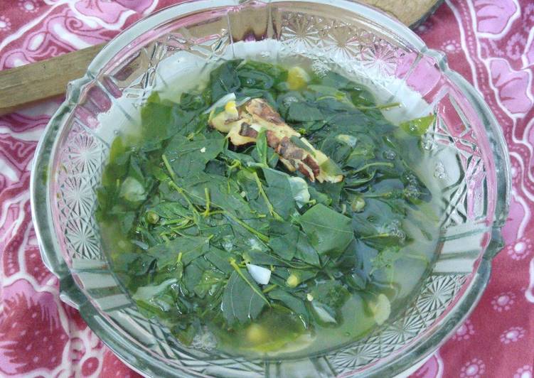 cara membuat Sayur Bening daun katuk