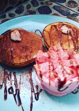 Dorayaki with strawberry ice cream