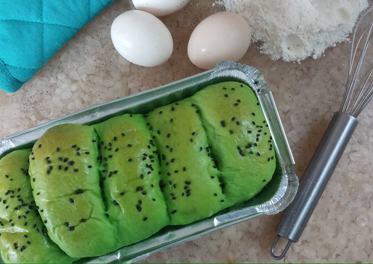 gambar untuk resep Roti tawar pandan utk bekal travelling