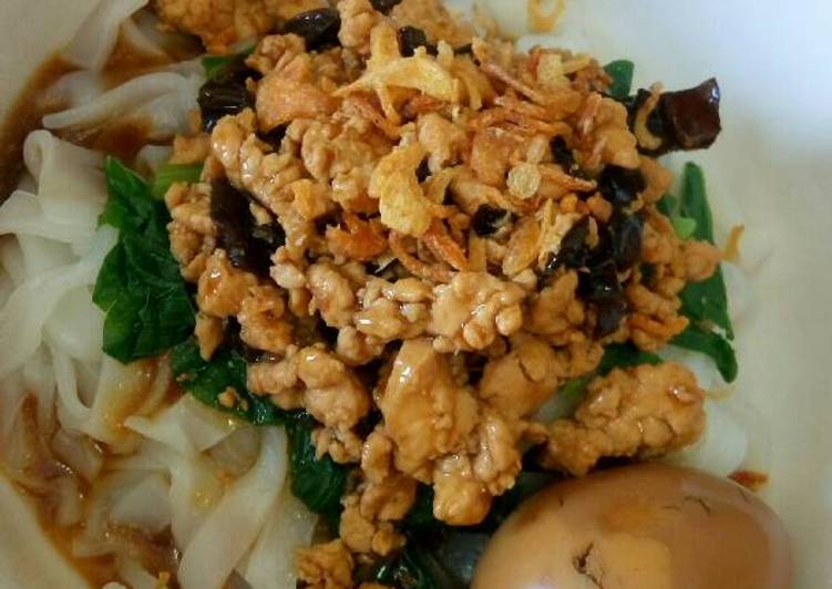 bahan dan cara membuat Bakmi kwetiau/mie tiau