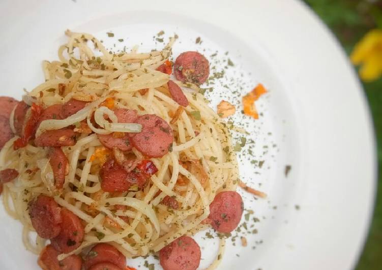 bahan dan cara membuat Spageti sosis aglio olio