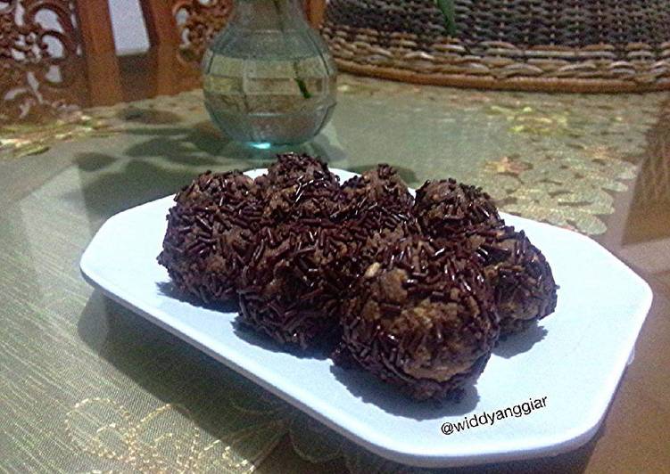 bahan dan cara membuat Cookies kue bola cokelat