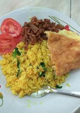 Nasi goreng KK (kuning kemangi)
