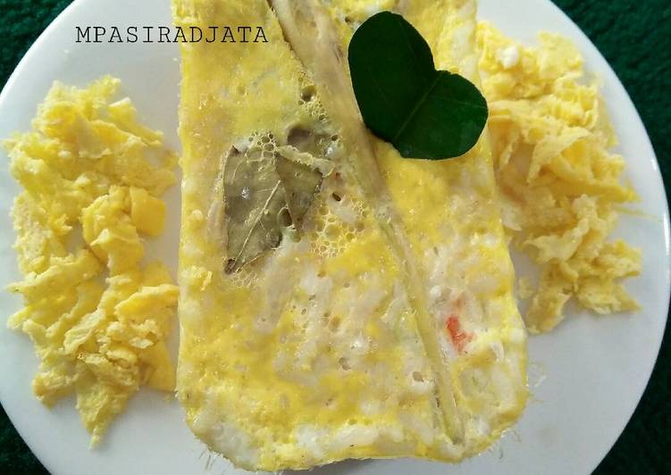  Resep  Nasi  Uduk siram Telur  Mpasi 7m oleh Essa Ayu 