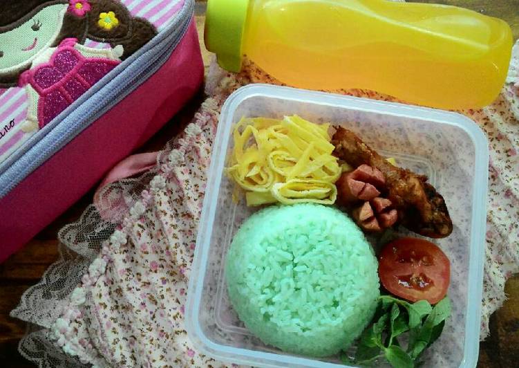 bahan dan cara membuat Nasi Uduk Hijau