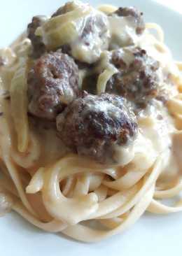 Cheesy fettuccine (fetucini) & meatballs (bola-bola daging)