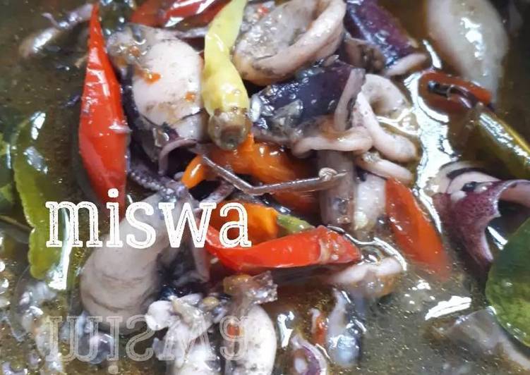 resep lengkap untuk Cumi tinta hitam pedas