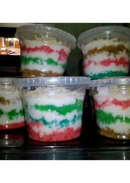 Rainbow cake in jar