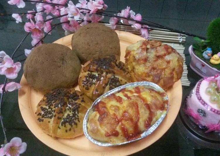 bahan dan cara membuat Polo coffee bun,pizza and smoked chicken bun