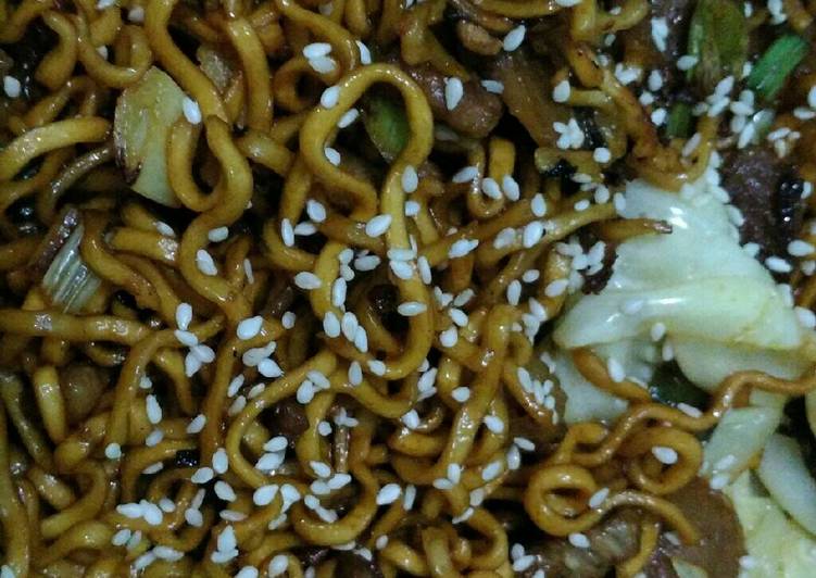 gambar untuk resep Mi goreng sapi tabur wijen