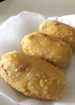 Kroket isi abon ayam