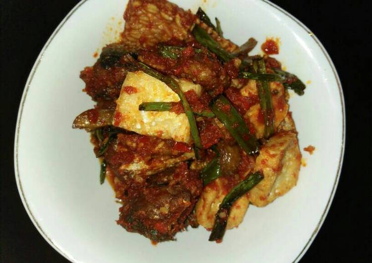 gambar untuk resep Balado campur (ikan + tahu + tempe + daun tombak + jengkol)