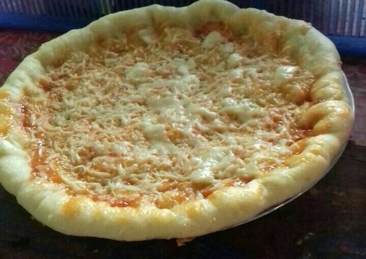 bahan dan cara membuat Pizza Keju Teflon ala anak kost