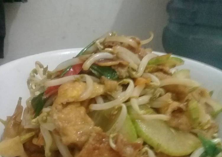 Oseng 3T (telor,taoge,timun)