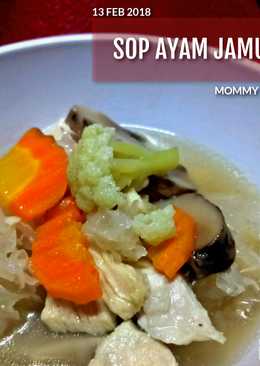 Sop ayam jamur