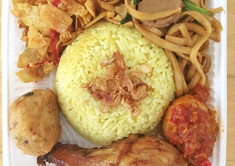 bahan dan cara membuat Nasi Kuning Magic Com