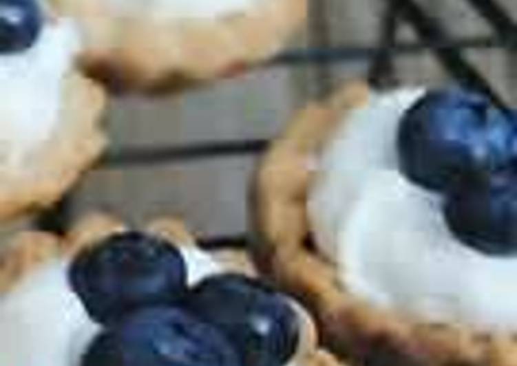 Resep Krimcis pie toping blueberry Oleh Neng ika