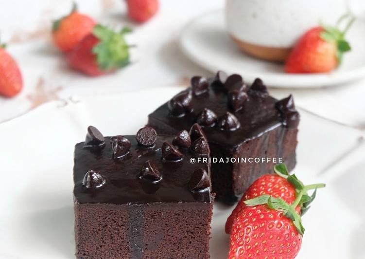 bahan dan cara membuat Eggless Chocolate Cake