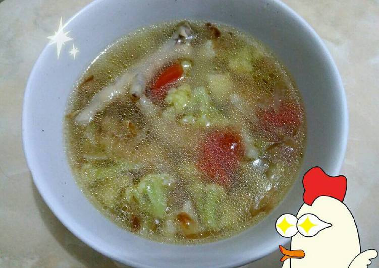 resep lengkap untuk Sop Ceker Kembang Kol (MPASI 1y+)