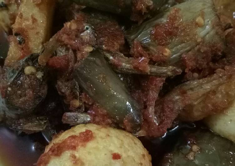 gambar untuk cara membuat Balado terong, telur, teri & kentang