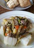 Ketupat/lontong sayur kuah tauco ala pekanbaru