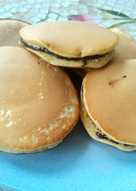 Dorayaki isi selai coklat