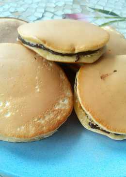 Dorayaki isi selai coklat