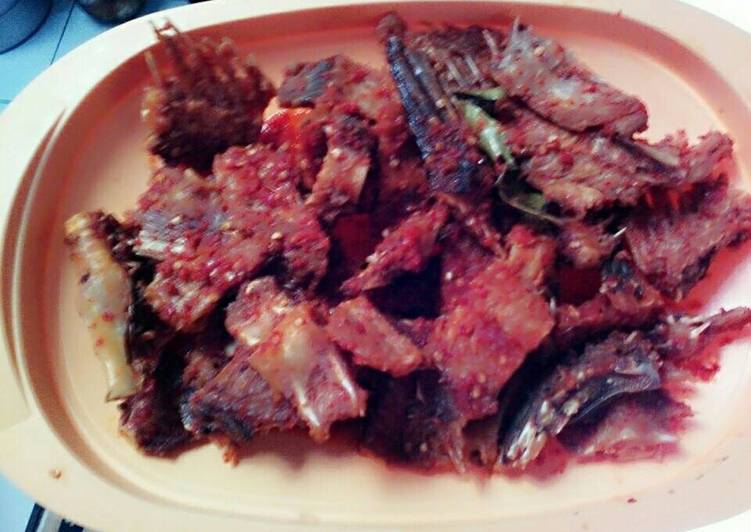  Resep balado tulang ikan asin jambal oleh Dapur Punbiyank 