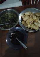 Kangkung tumis plus tahu goreng sambal kecap by Queen