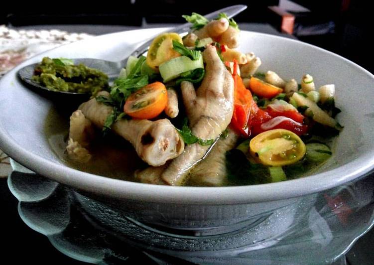 bahan dan cara membuat Sop Ceker Ayam Sederhana