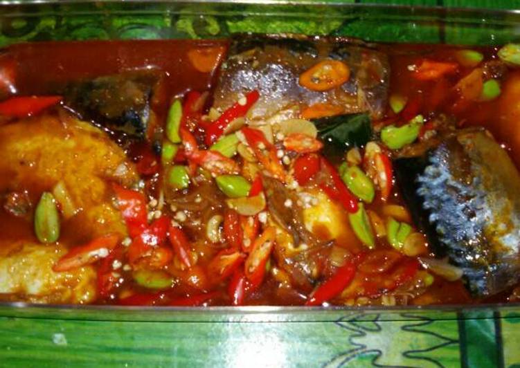 resep makanan Sarden Kaleng pedas plus telor ceplok dan pete