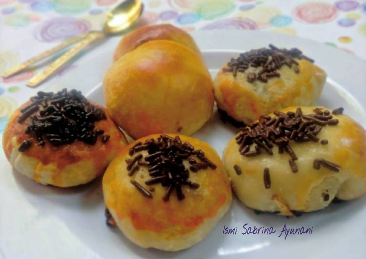 gambar untuk resep makanan Kue Pia dan Bolen Pisang Coklat (1 resep jd 2 macam)