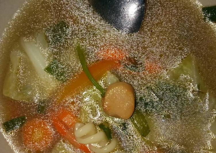 bahan dan cara membuat Sayur sop ceker ayam makaroni