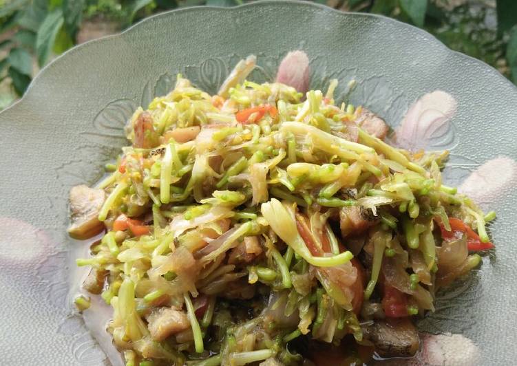Tumis Bunga Pepaya Ikan Asin