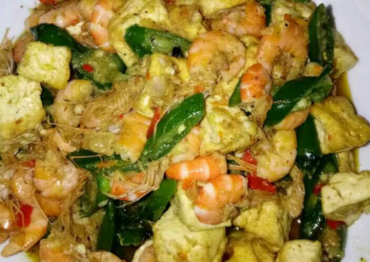 cara membuat Tumis udang tahu cabe ijo