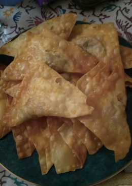 Pangsit goreng isi ayam jamur