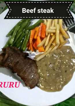 Beef steak with black pepper sauce