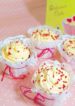 Red Velvet Cupcakes with Cream Cheese Frosting