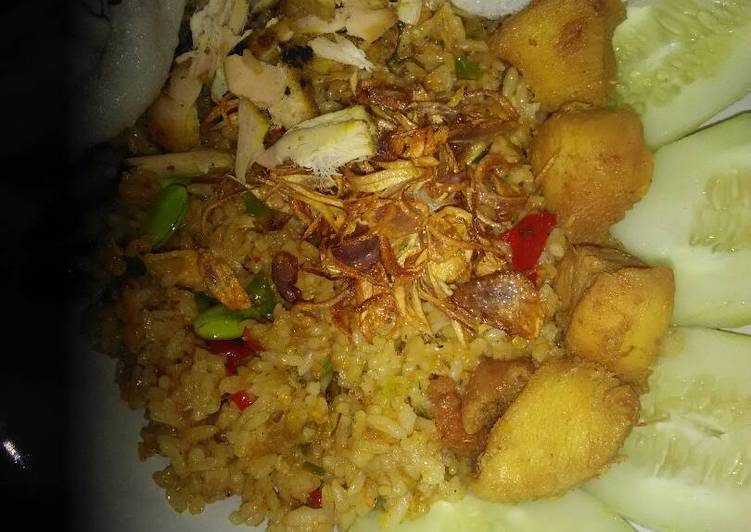 bahan dan cara membuat Nasi Goreng Ayam Pete Pedas