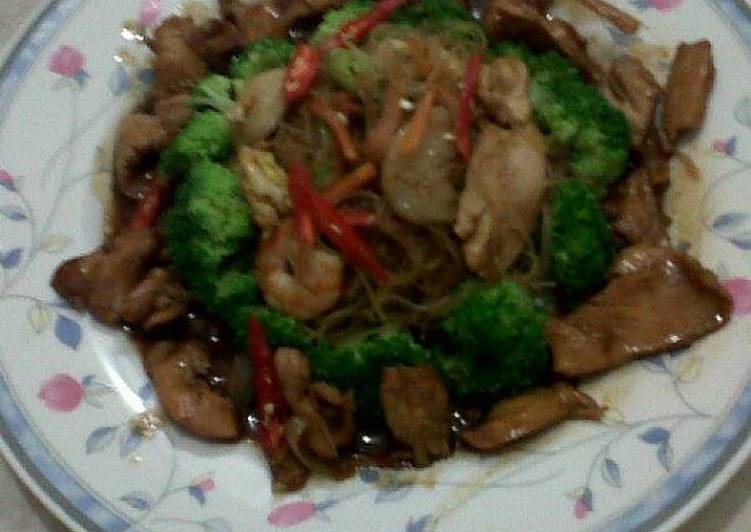 resep makanan bihun goreng seafood superior with chicken teriyaki
