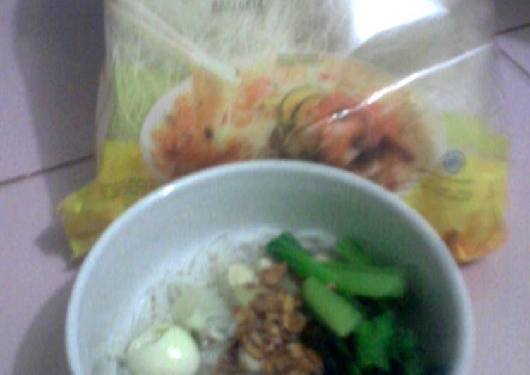 cara membuat Bihun Kuah Jamur Telur Puyuh dan Bakso