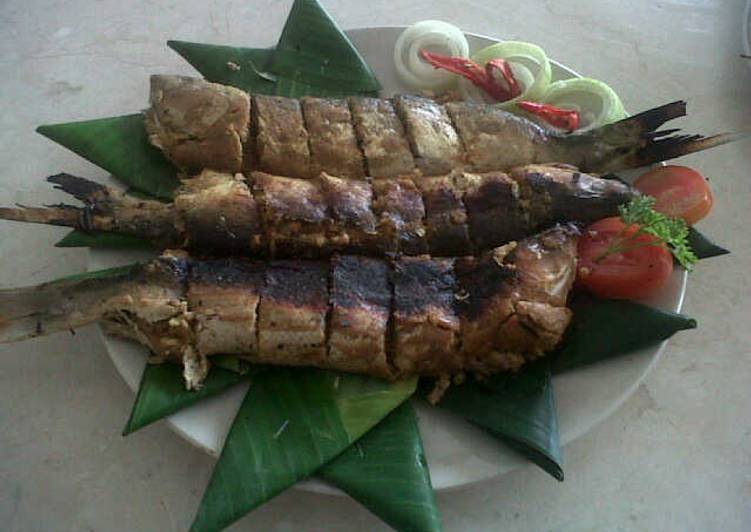 bahan dan cara membuat Sate bandeng banten