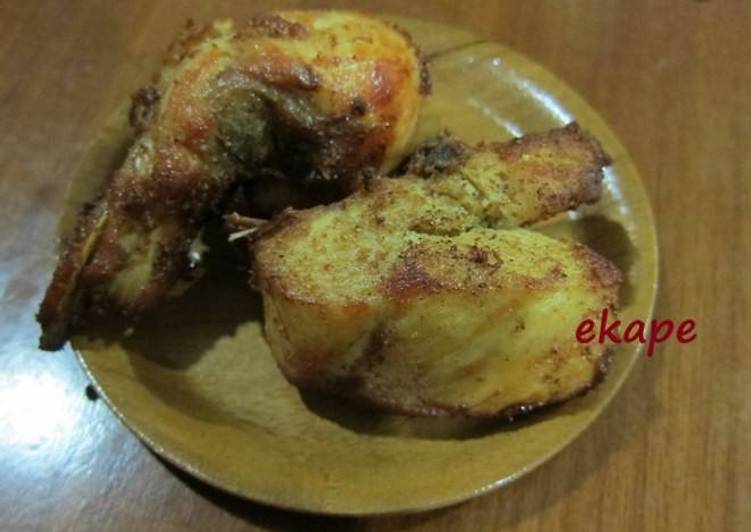 Resep Ayam Goreng Bumbu Kuning Ungkep ala Ibu Karya Eka Purwaningsih