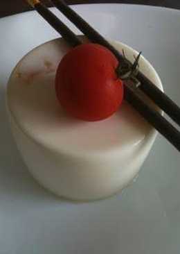 Milk pudding with orange and kiwi