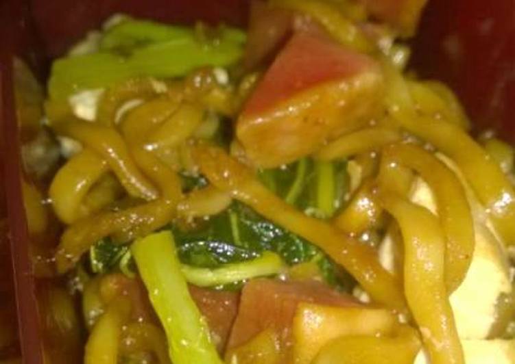 resep makanan Spicy Mie with Beef Rollade