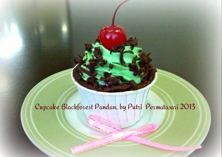cara membuat Cupcake Blackforest Pandan