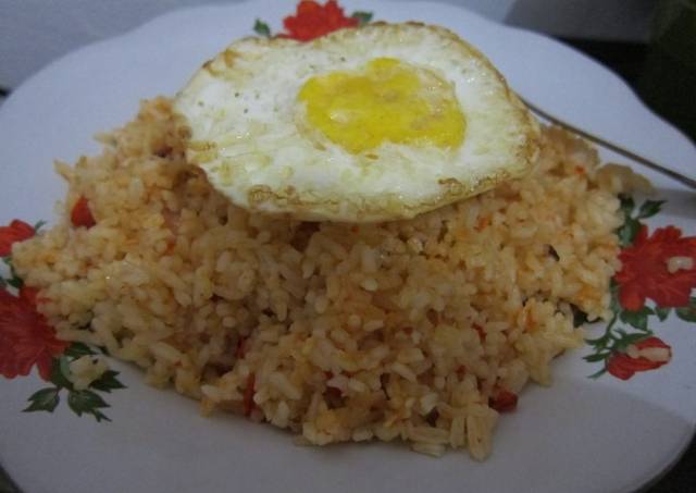  Resep  Nasi  Goreng  Sederhana  Merah Pedas oleh Eka 